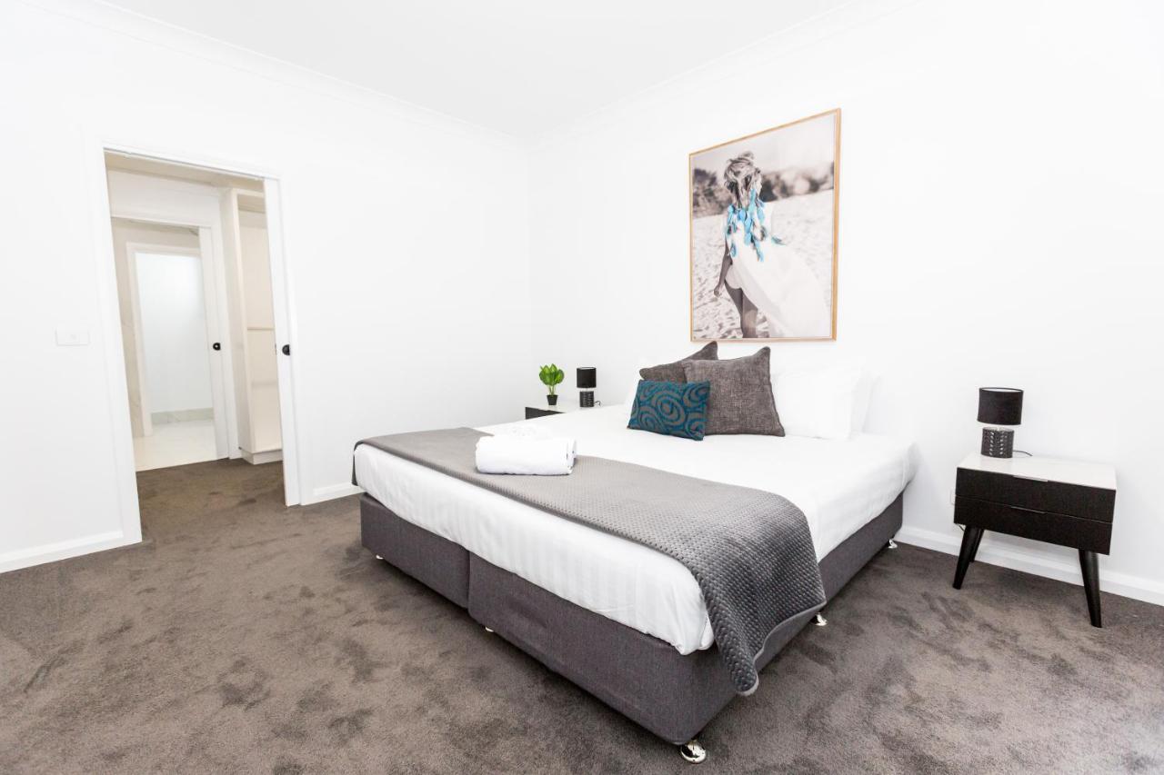 Two Ten Sleeps 10! Luxury Cbd Accommodation Wagga Wagga Extérieur photo