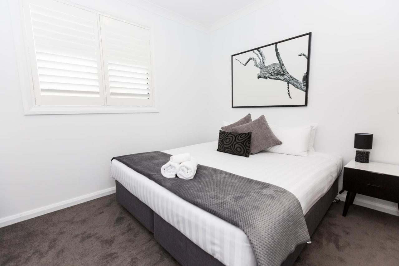 Two Ten Sleeps 10! Luxury Cbd Accommodation Wagga Wagga Extérieur photo